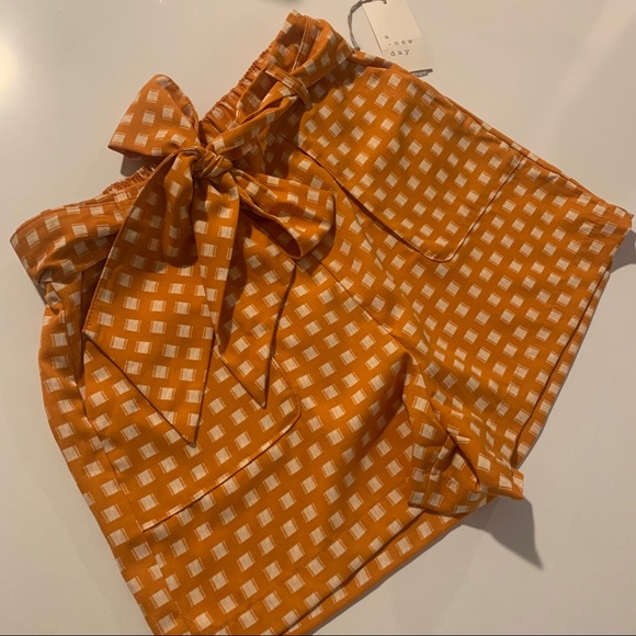 Mid Rise Tie Waist Shorts - Picture 2 of 8